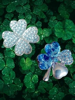 Rhinestone Clover Brooch Set